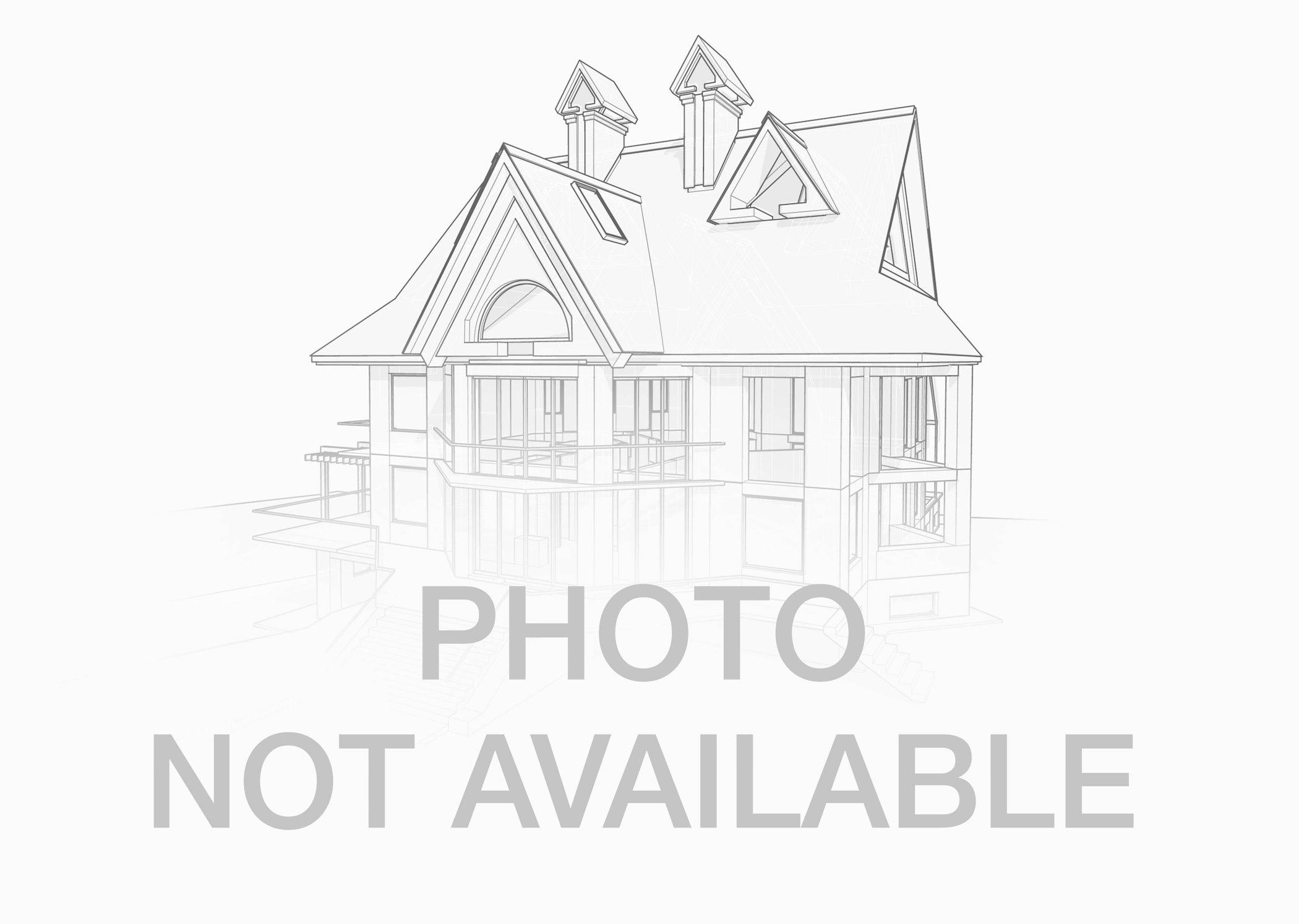 57 E Delaware Place 